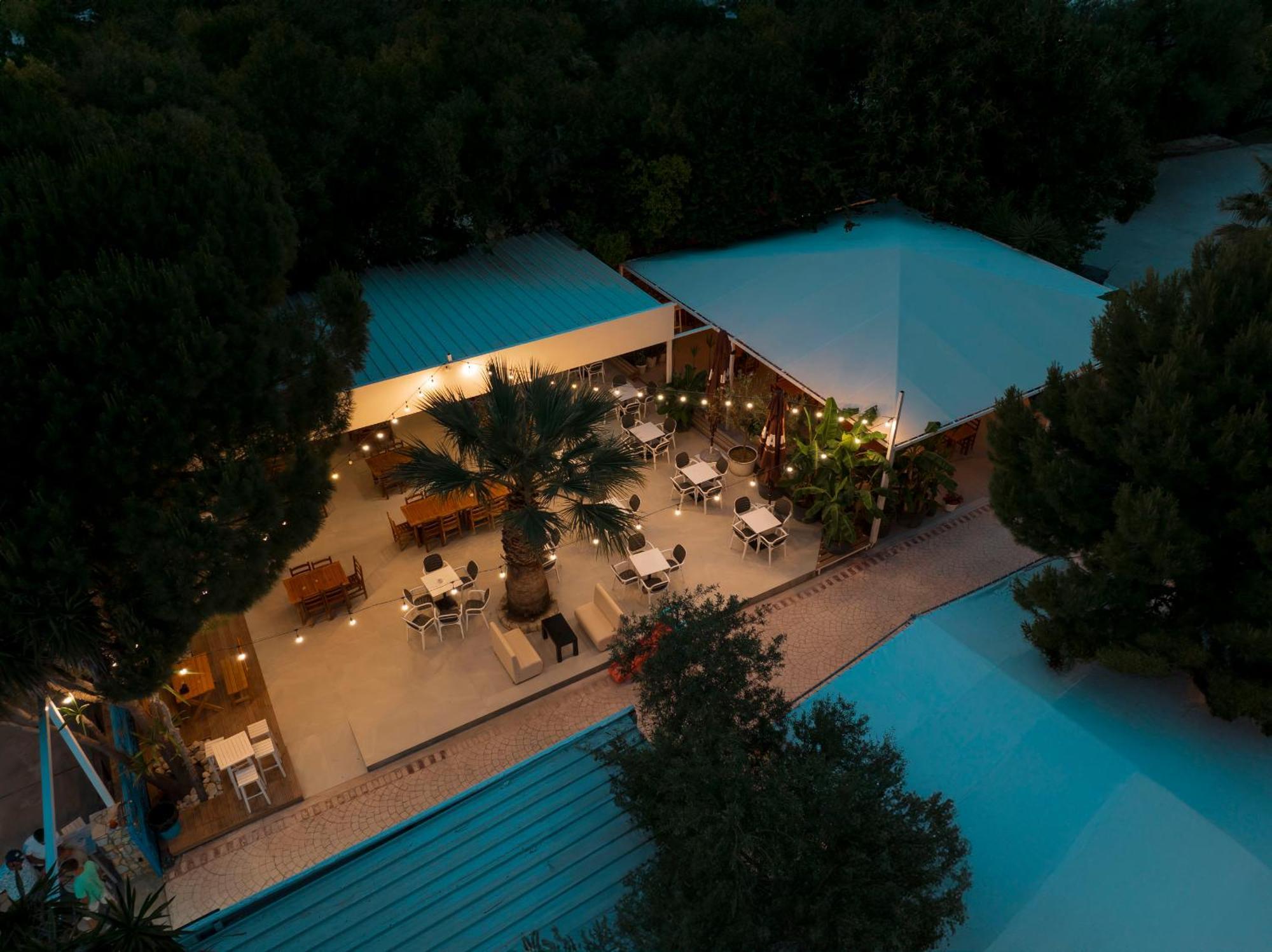 Hotel Blue Days Borsh Exterior photo