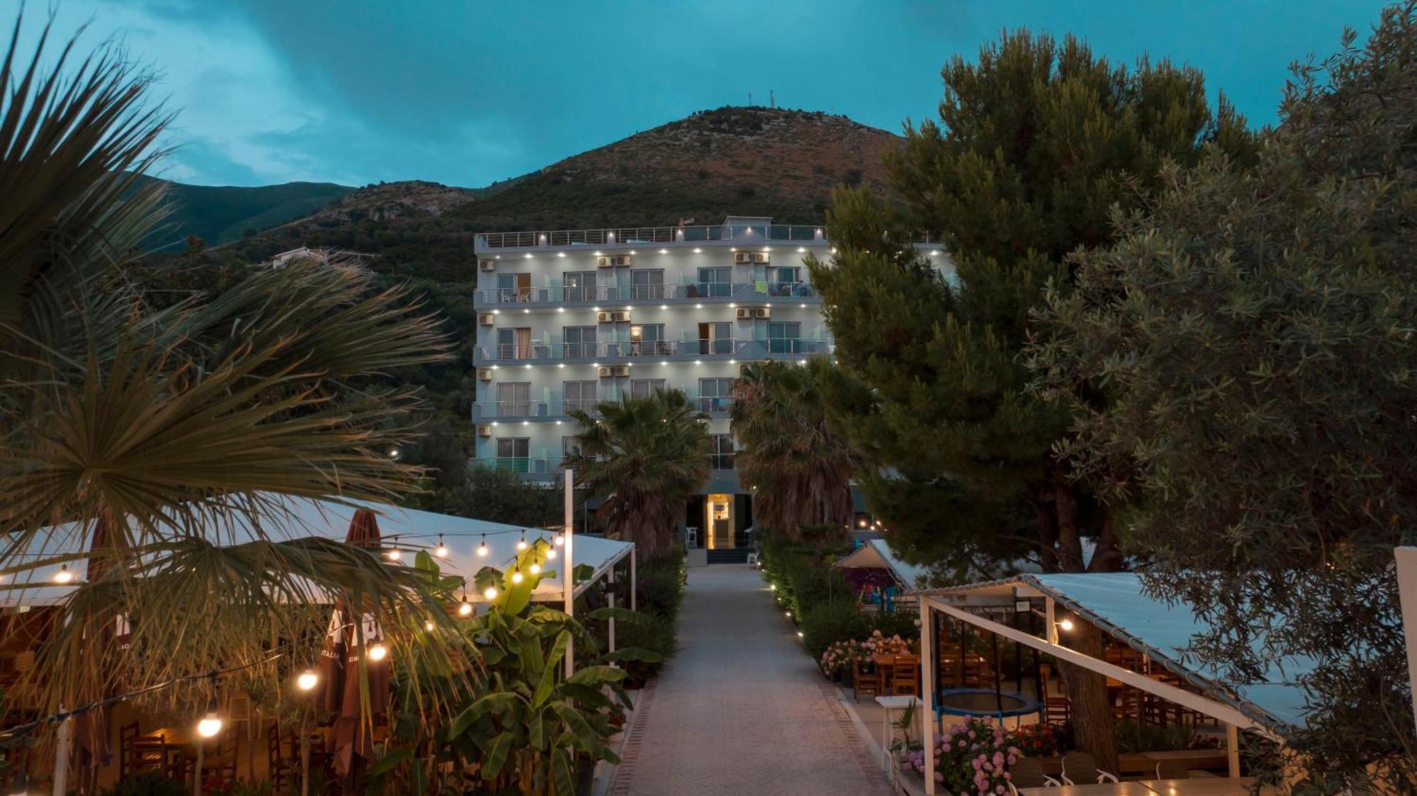 Hotel Blue Days Borsh Exterior photo